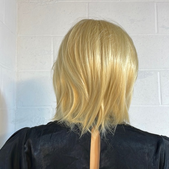 NWT 12” golden blonde w strawberry blonde highlights bangs bob straight wig chin - Picture 4 of 16